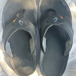 Olukai men’s slippas size 10